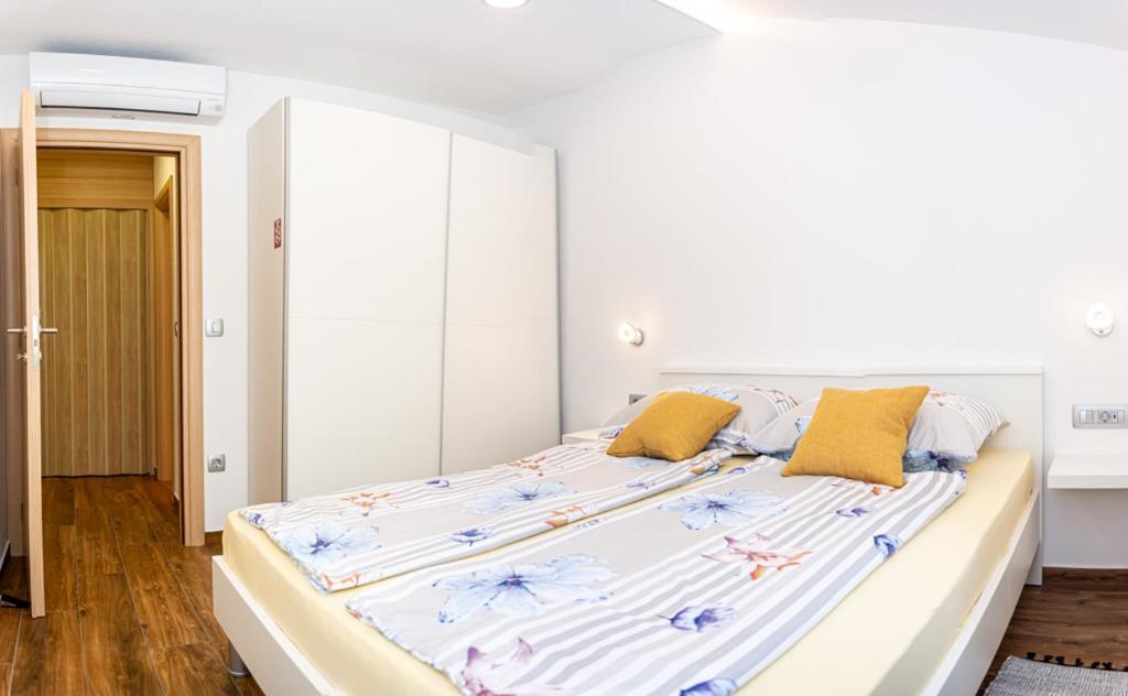 App Roko 3 Poreč Exterior foto